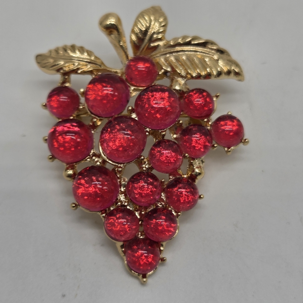grape cluster brooch pin Pink Foil Gold Tone costume fashion fruity